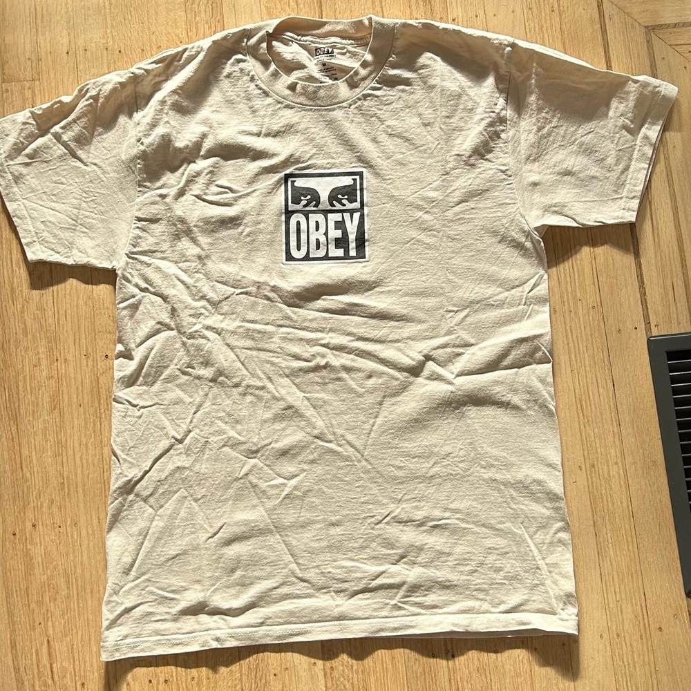 Beige Obey logo tee